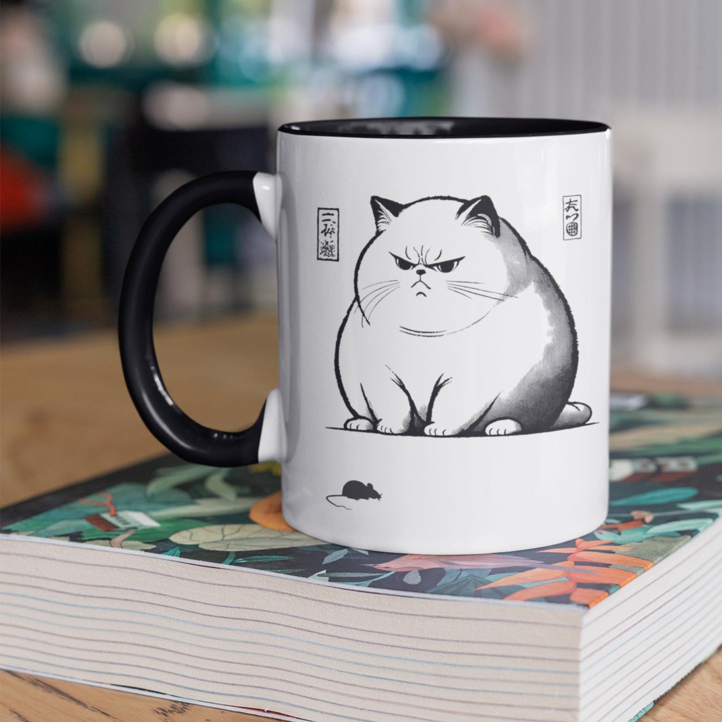 Fat Grumpy Cat Mug – A funny black and white ceramic coffee cup with an angry chonky cat and a small mouse, designed in traditional Japanese art style. Ideal for feline enthusiasts and kawaii lovers.