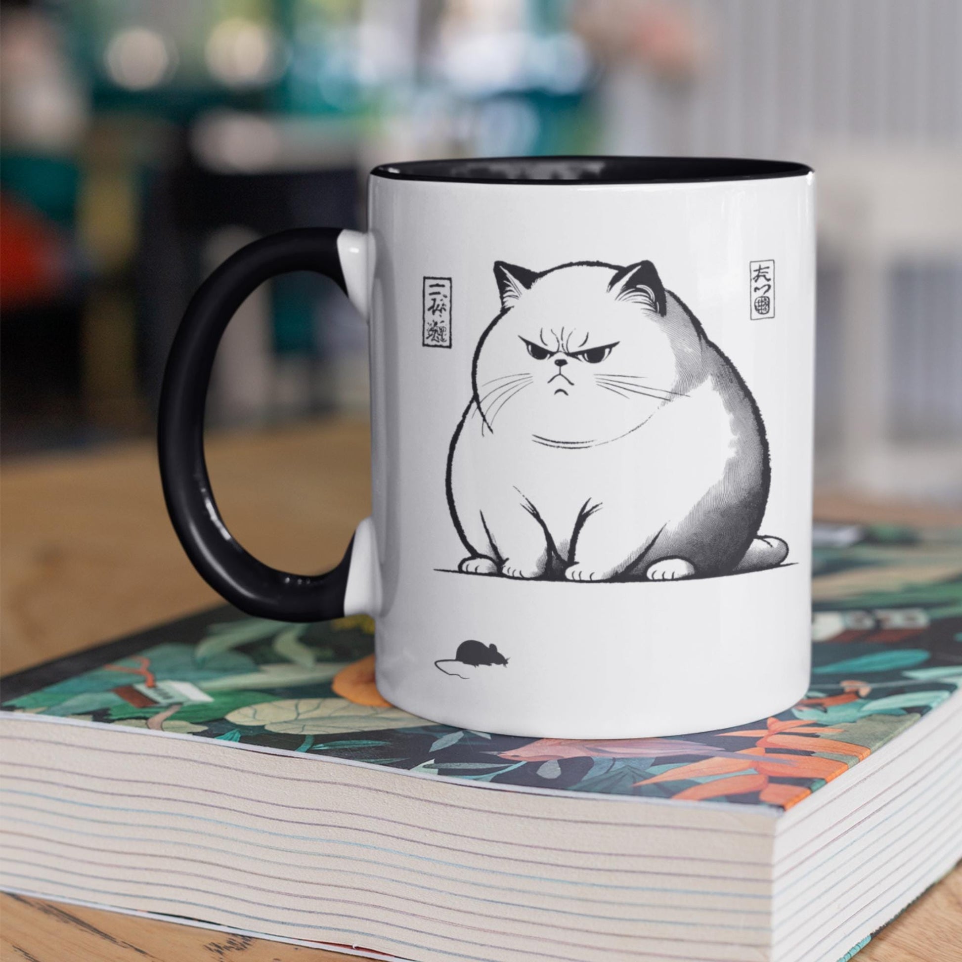 Fat Grumpy Cat Mug – A funny black and white ceramic coffee cup with an angry chonky cat and a small mouse, designed in traditional Japanese art style. Ideal for feline enthusiasts and kawaii lovers.